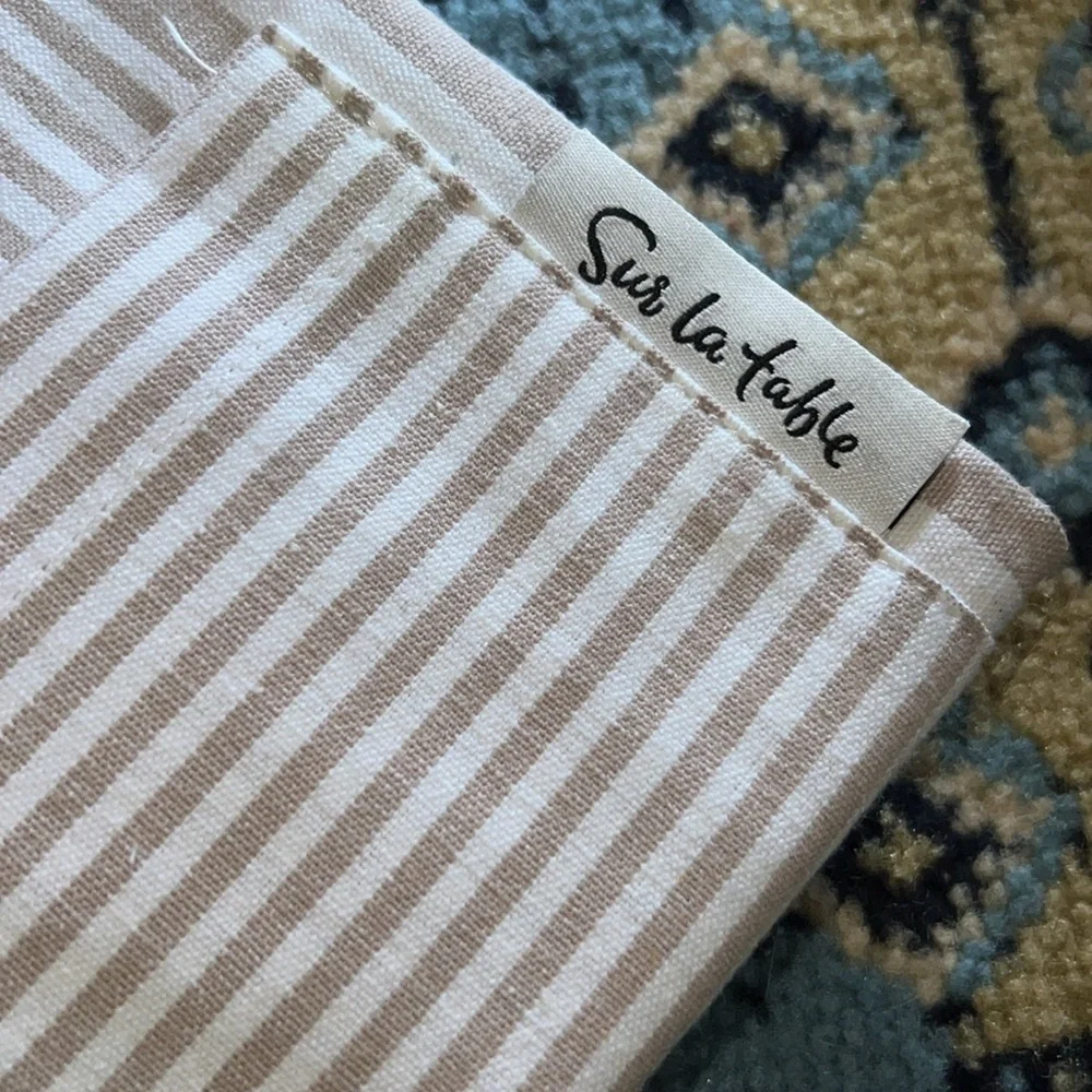 ⭐️NEW⭐️| Sur la Table | striped apron in white & khaki